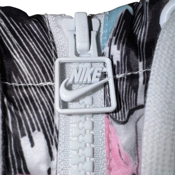NIKE Hyper Femme Cropped Windrunner Size M - Picture 3 of 6